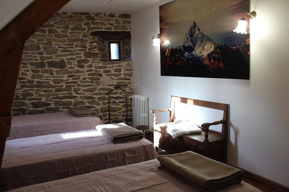 Longère de Quily en Brocéliande 5 chambres 12 couchages + bain nordique/Spa in Quily, Val d'Oust