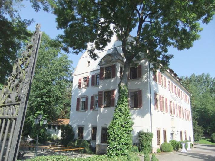 Hotel, mit Terrasse und Garten in Bad Friedrichshall