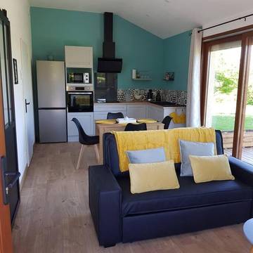Gîte pour 4 personnes, avec jardin ainsi que terrasse et vue à Jayat