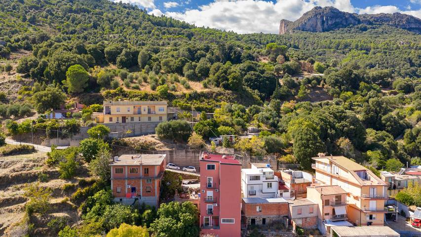 Casa Vacanze 'Cuccureddu 1' con Vista Mare, Wi-Fi e Aria Condizionata in Jerzu, Barbagia