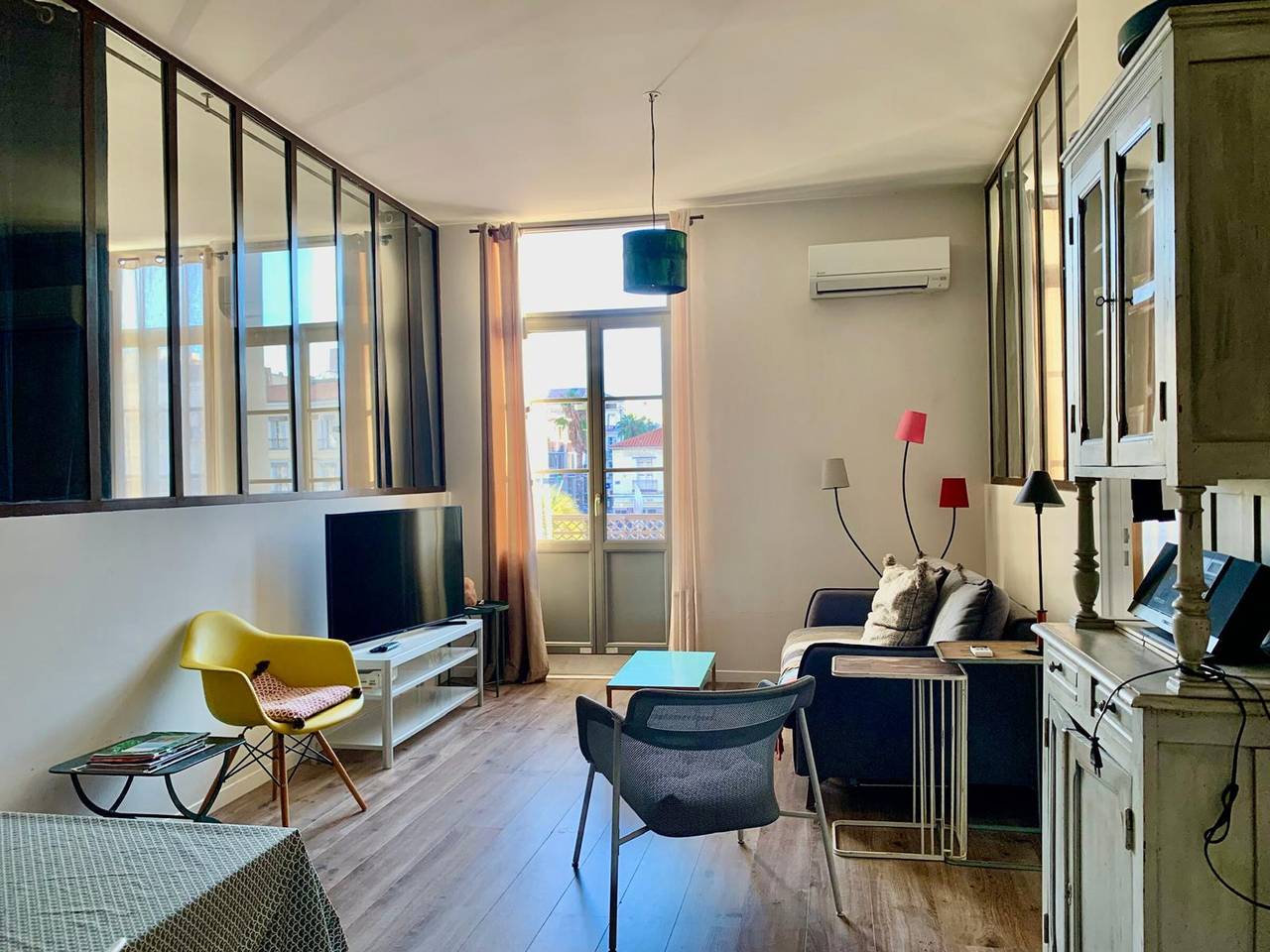 Ganze Wohnung, Renoviertes T3 mit Klima, Balkon und Wifi im Herzen von Sète in Sete, Côte d'Améthyste