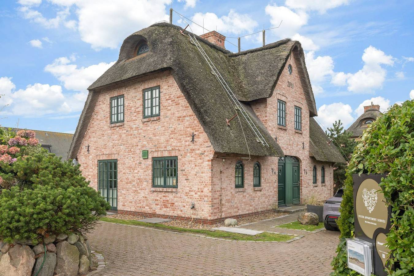 Lifestyle unter Reet, Strand & Meer um die Ecke. in Wenningstedt, Sylt