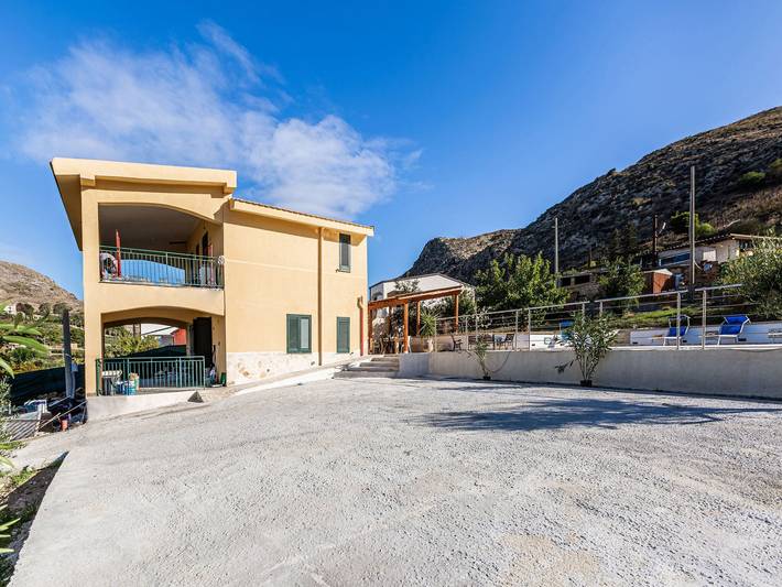 Villa per 6 persone, con giardino e terrazza nonché piscina, con animali domestici - 1