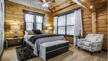 Log Cabin for 4 People in Texas Hill Country, Texas, Photo 2