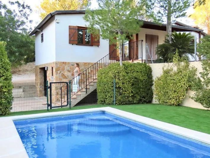 Casa de vacaciones para 15 personas, con piscina además de jardín y vistas - 1
