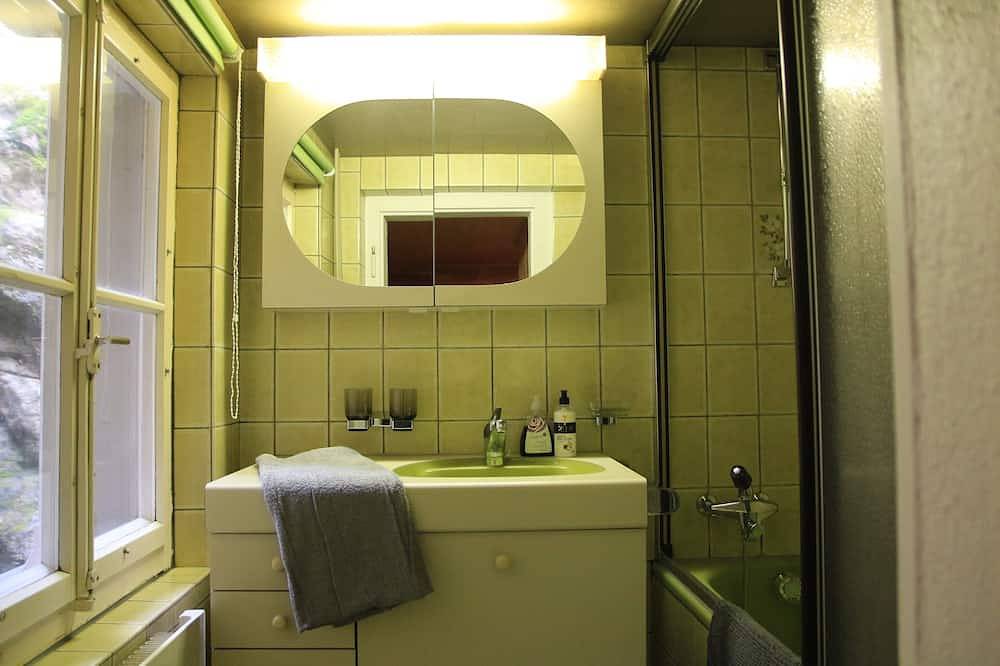 Ganze Wohnung, Chalet 9 ( Wohnung im 1en Stock ) in Innertkirchen, Verwaltungskreis Interlaken-Oberhasli