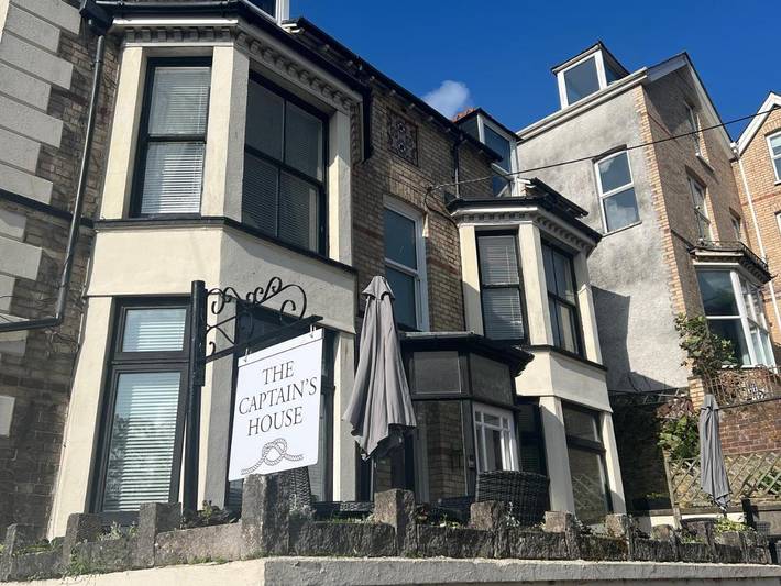 B&b for 2 people, with view and garden, with pets in Looe