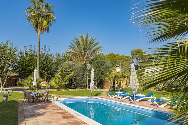 Villa with pool for 5 people, with terrace and garden in Alcúdia