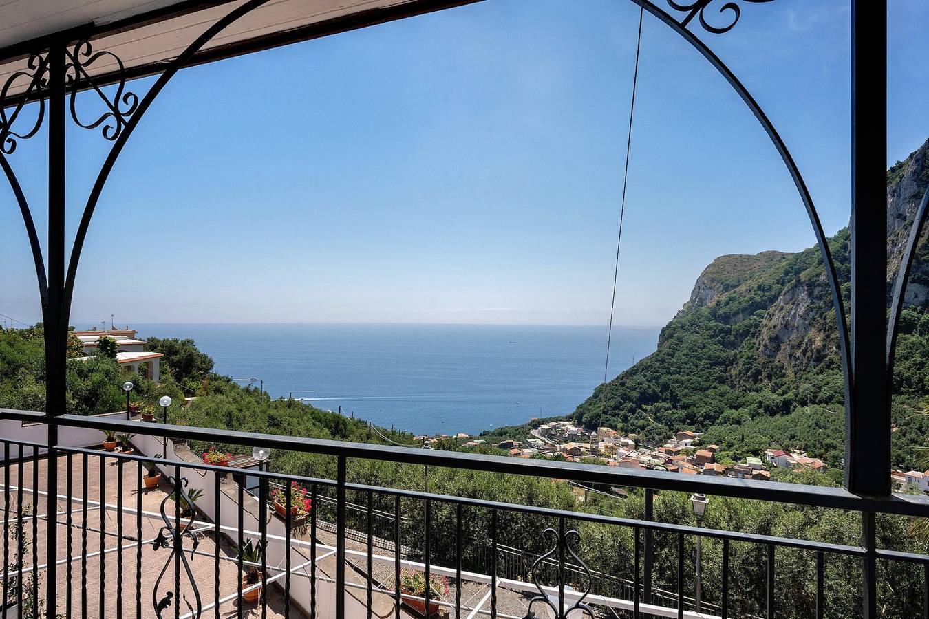 Appartamento intero, Appartamento 'Appartamento Capri' con vista mare, Wi-Fi e aria condizionata in Napoli e dintorni