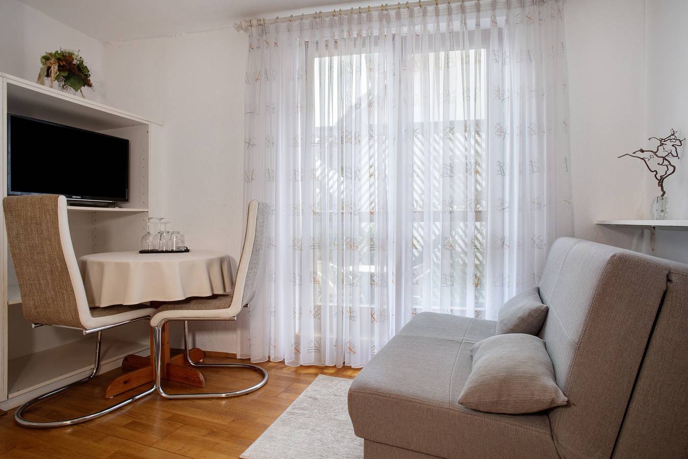 Zimmer 'Doppelzimmer 4' mit Privatterrasse und Wi-Fi in Wasserburg (Bodensee), Bayerisch Schwaben