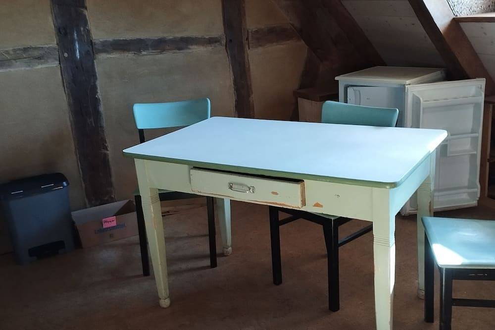 Ganze Wohnung, Gemütliche Dachgeschoss Wohnung in einem alten Fachwerkhaus auf dem Lande in Nidda, Wetterau