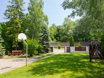 Holiday Rental for 10 People in Balatonszárszó, Southern Transdanubia, Photo 2