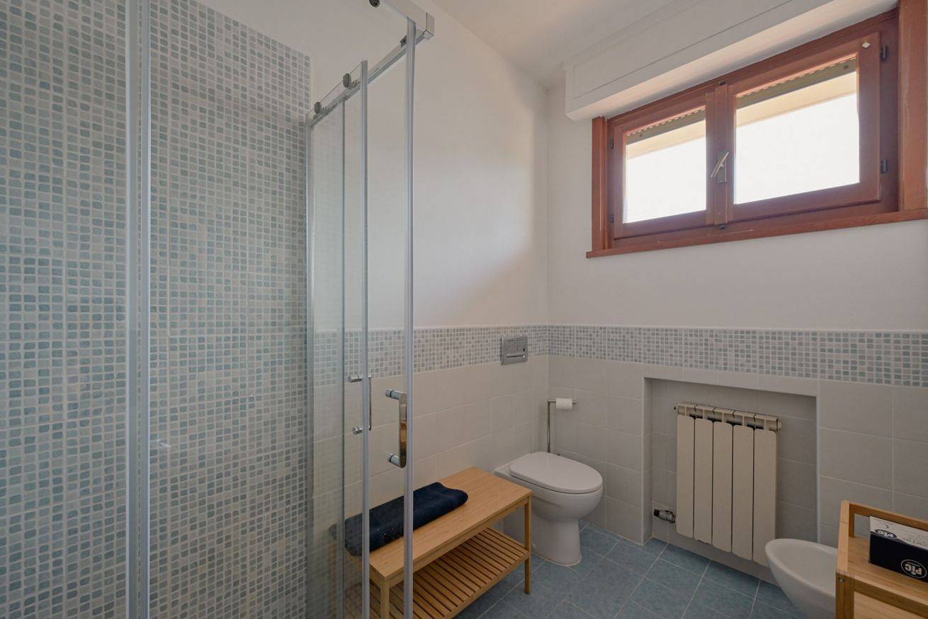 Ganze Wohnung, Guesthost - Casa del Sole Comfy Flat with Parking in Massa, Italienische Riviera