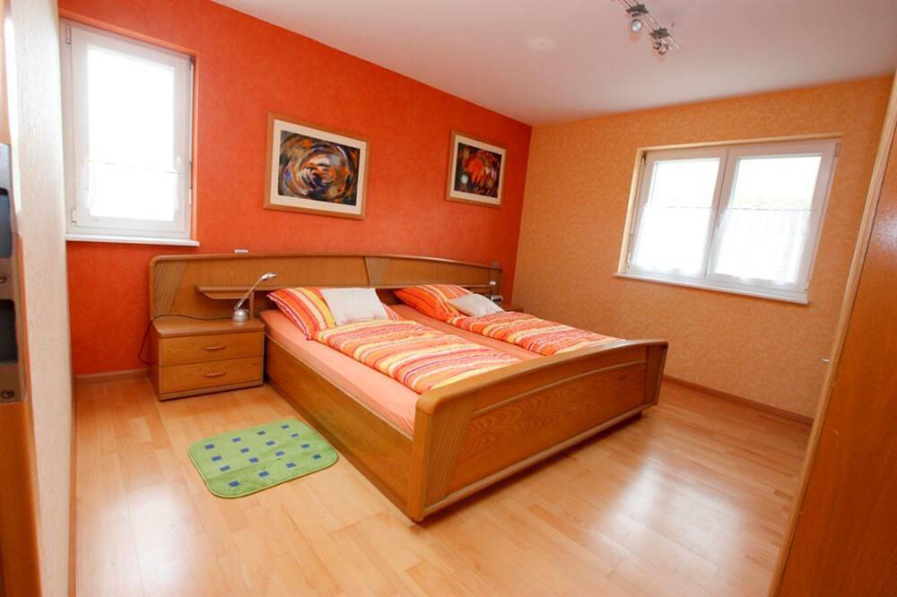 Ganze Wohnung, Ferienwohnung Schauinsland 80qm, 2 Schlafräume, max. 4 Personen , 1 - 4 Personen in Horben, Südschwarzwald