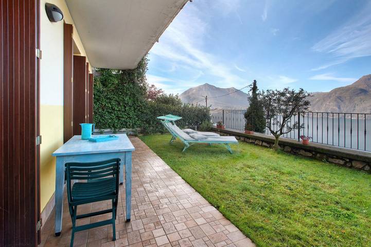 Apartamento inteiro, Apartamento 'Vista Sul Lago Di Como' com vista para o lago, terraço privado e acesso Wi-Fi in Bellano, Alpes de Bergamo Ocidental