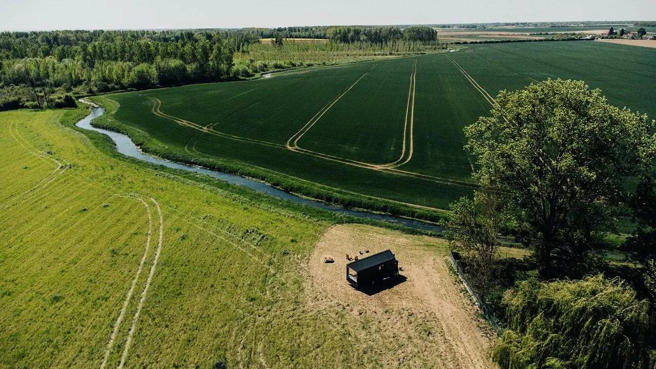 Appartement entier, Tiny House près des chevaux en Bourgogne, à 1H50 de Lyon in Franxault, Région de Beaune