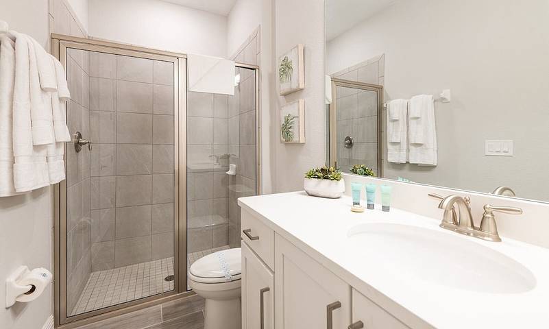 Vacation home for 18 people, with yard and pool as well as terrace by Disney World