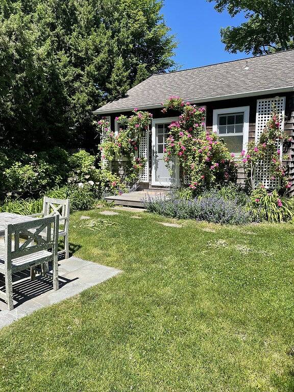 Cottage for 4 people, with terrace and yard in Long Island