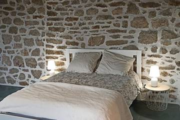 Gîte pour 2 personnes, avec jardin à Junhac