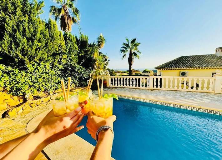 Casa rural para 6 personas, con terraza además de vistas y piscina, Se admiten mascotas en Finestrat