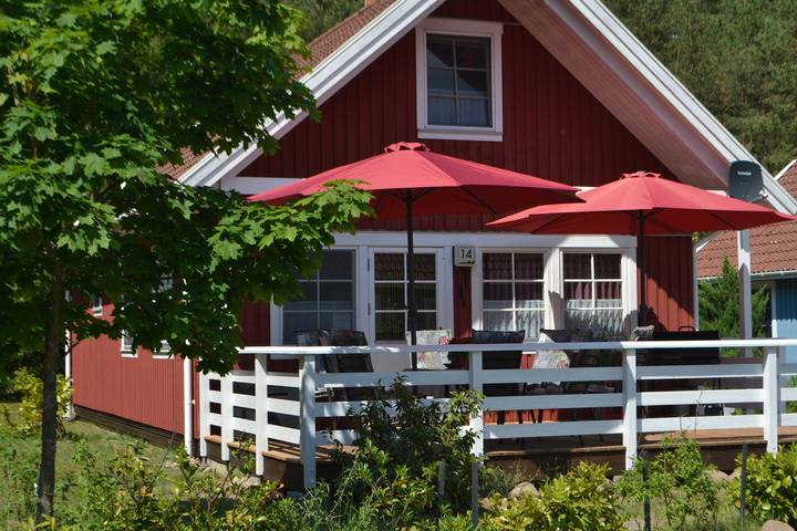 Ferienhaus für 8 Personen, mit Terrasse und Garten in Userin