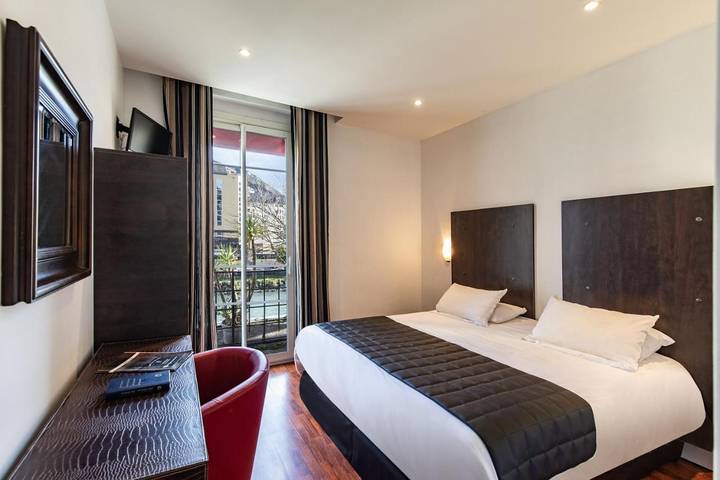 Hôtel pour 4 personnes, animaux acceptés dans Grotte de Massabielle - 4