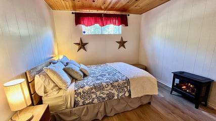 Log Cabin for 8 Guests in Idyllwild, Riverside County, Picture 2