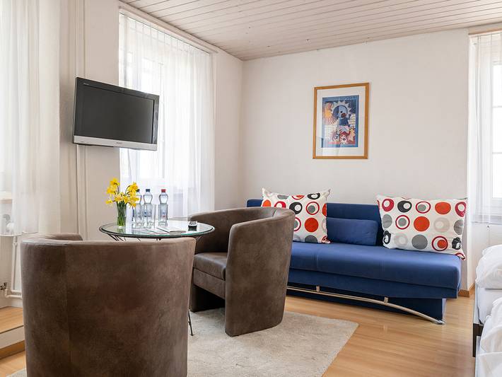 Hotel Altstadt Erlach - Dreibettzimmer in St. Petersinsel, Erlach (BE)