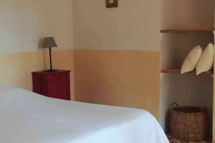 Location de vacances pour 4 personnes, avec terrasse ainsi que jardin et piscine à Le Barroux - 3