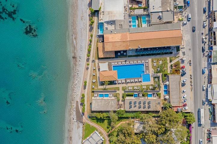 Appart’hôtel pour 4 personnes, avec jardin ainsi que piscine et bassin pour enfant