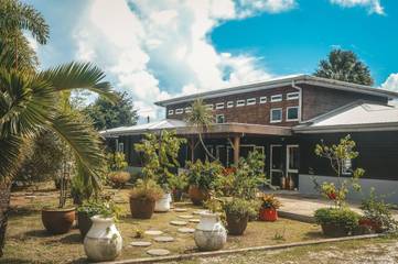 Maison d’hôte pour 2 personnes, avec piscine ainsi que jardin et jacuzzi à Le Lamentin