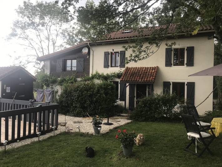 Gîte pour 6 personnes, avec piscine, adapté aux familles à Lésignac-Durand