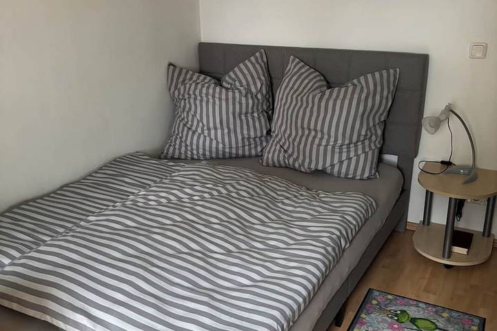 Cozy 1 room house in the middle of the garden in Heusenstamm, Distrito de Offenbach