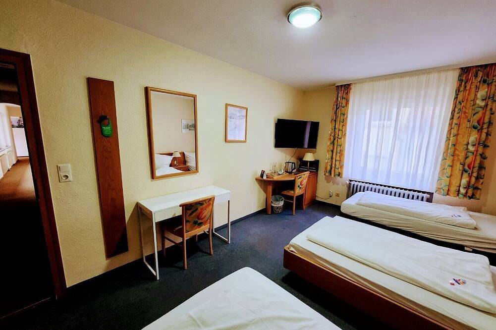 Dreibettzimmer mit Eigenem Bad in Rastatt, Nordschwarzwald