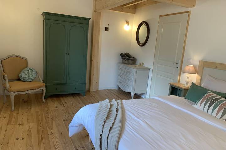 Location de vacances pour 7 personnes, avec terrasse et jardin à Montjoi - 3