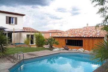 Cottage pour 8 personnes, avec jacuzzi ainsi que terrasse et jardin à Villeneuve