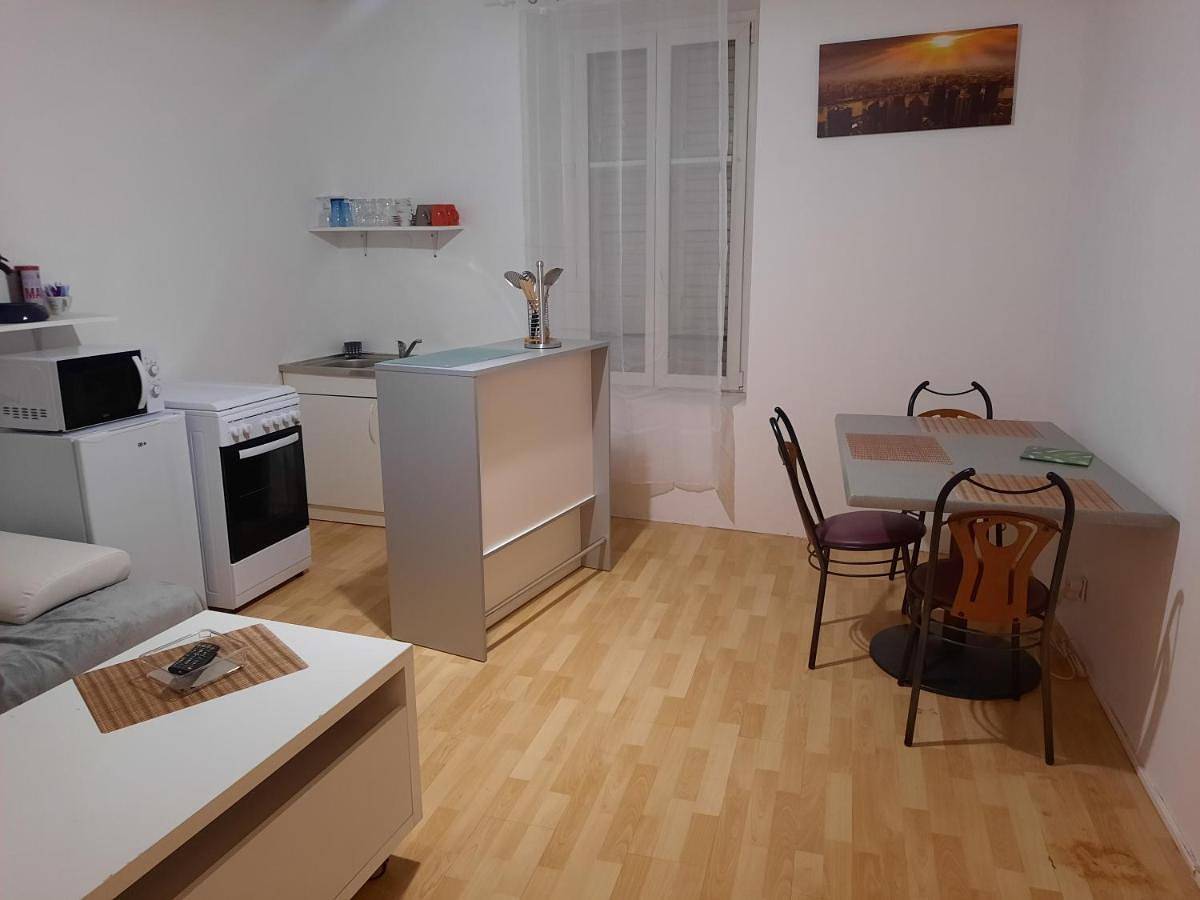 Appartement entier, Aux portes de nancy , studio avec parking gratuit in Frouard, Région de Nancy