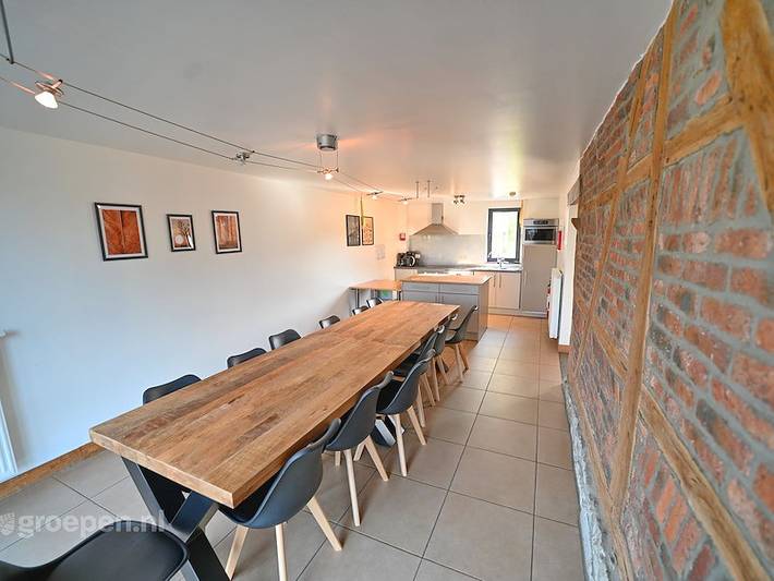 Location de vacances pour 14 personnes, avec terrasse ainsi que vue sur le lac et jardin dans Petit-Han - 4
