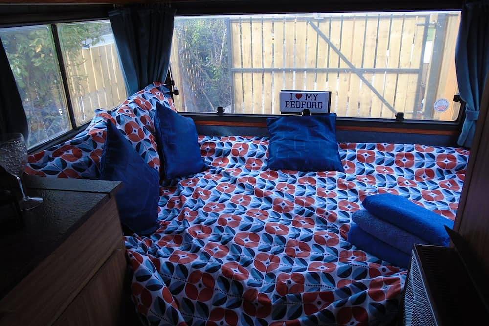 Retro 70,s bedford camper with own hot tub  , sauna   and pool by reservation in North Yorkshire