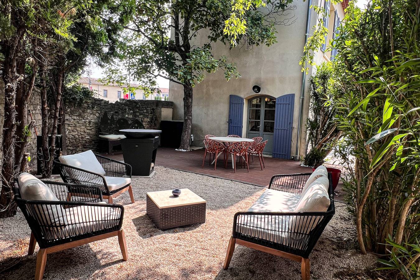 Elivi : Elegant Art Deco house with Garden – Walk to the Heart of Town in L'Isle-sur-la-Sorgue, Vaucluse