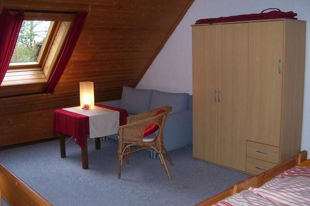 Ganze Wohnung, Mit Terrasse in Wiefelstede, Ammerland