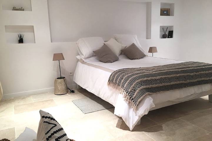 Location de vacances pour 5 personnes, avec jardin et terrasse, animaux acceptés à Vers-Pont-du-Gard - 2