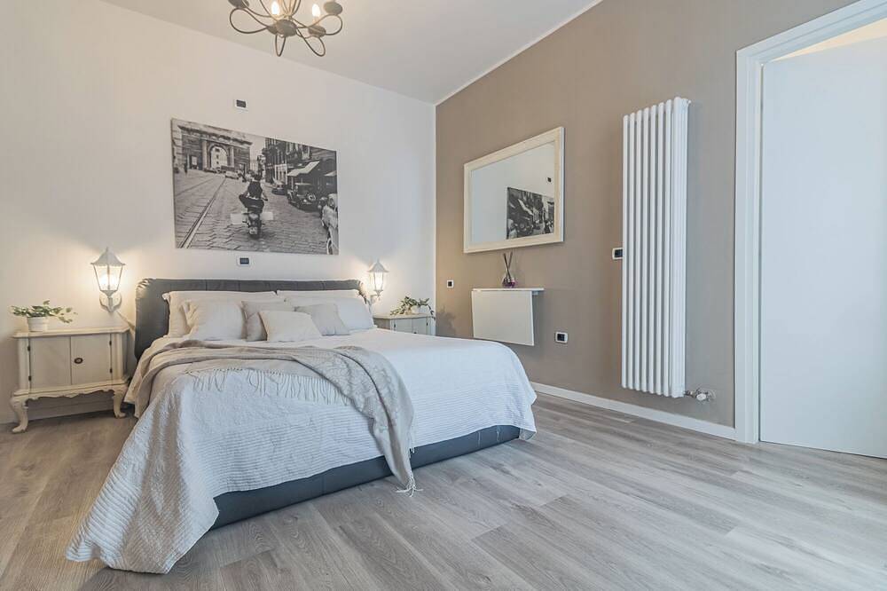 Entire apartment, Thea-historical center Monza in Centro (Monza), Monza