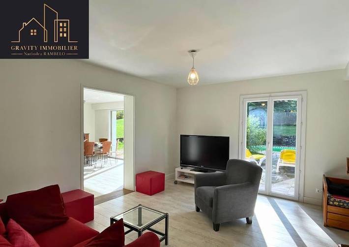 Location de vacances pour 12 personnes, avec Terrasse ainsi que Piscine et Vue à Châteauneuf (Savoie)