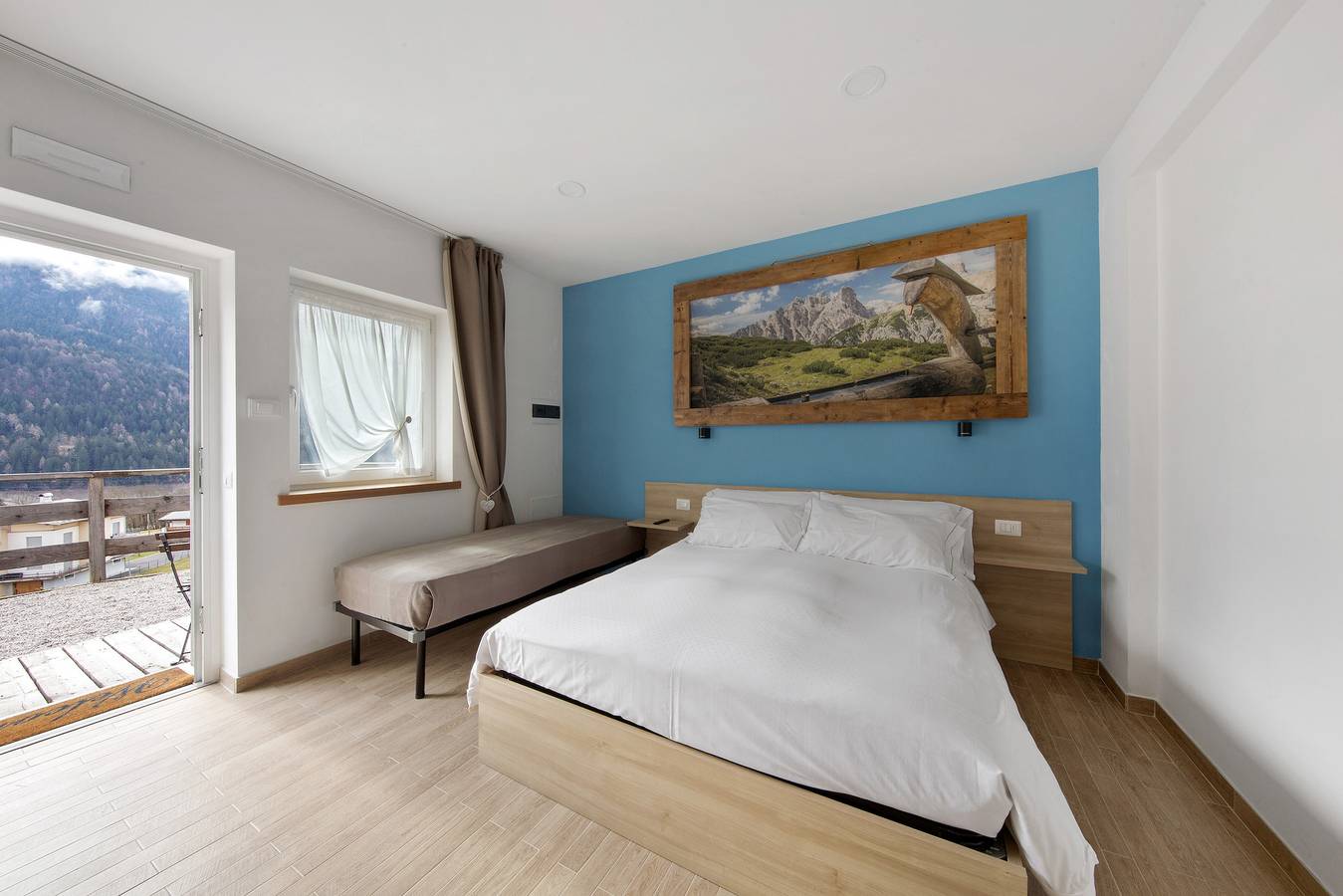 Room 'Camera 3 Azzurra Dva' with Lake View, Shared Terrace and Wi-Fi in Domegge di Cadore, Eastern Dolomites