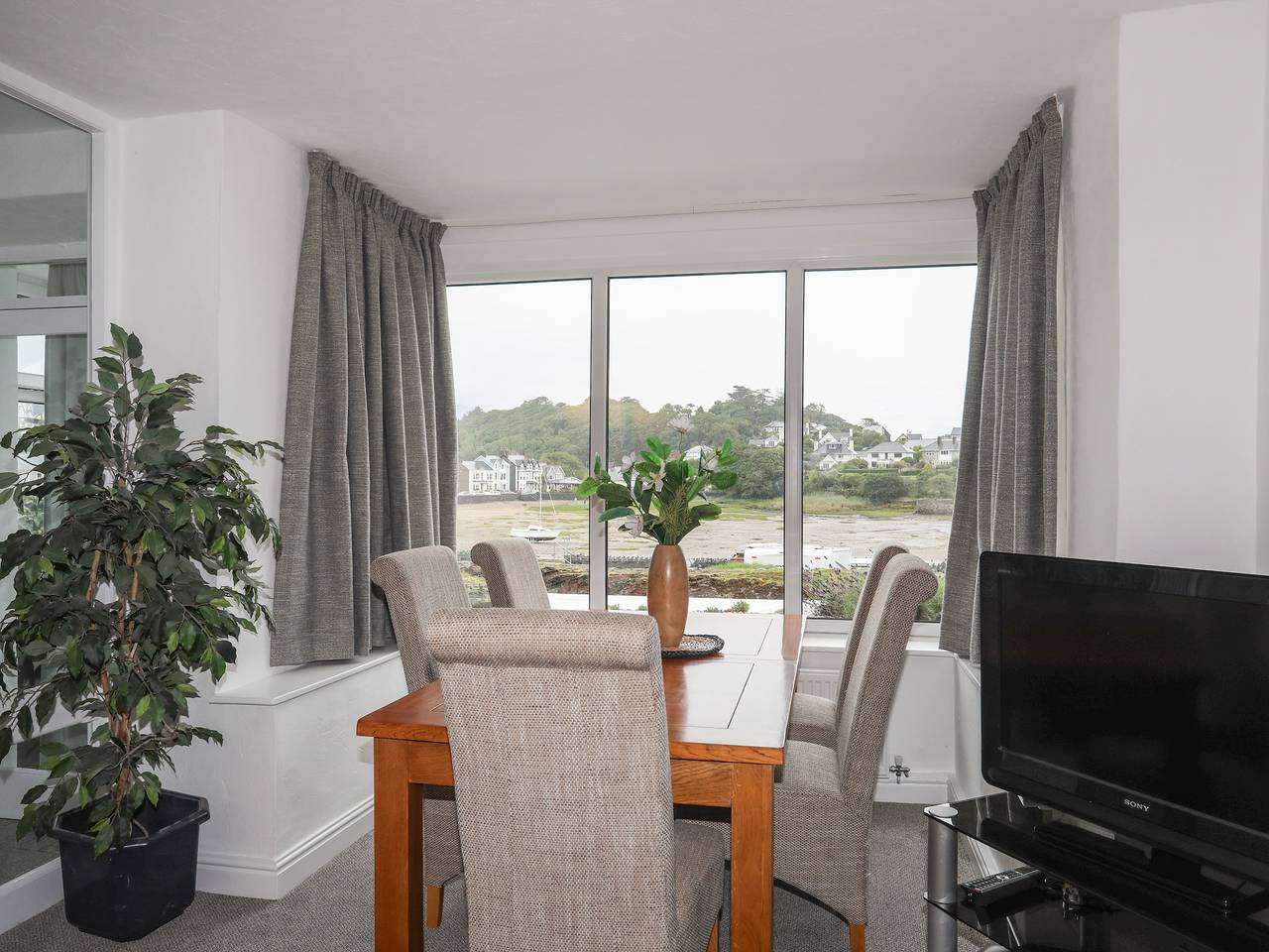 Ivy Cottage in Borth-y-Gest, Snowdonia