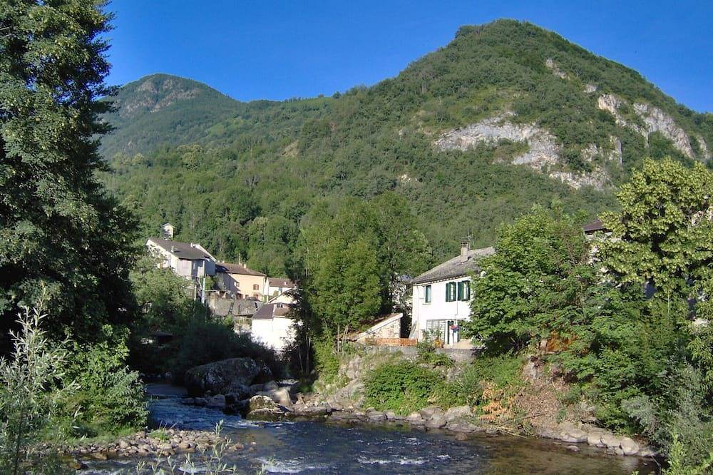Charmante maison de campagne en haute-Ariège Pyrénées, près d'Ax les Thermes in Luzenac, Pyrénées