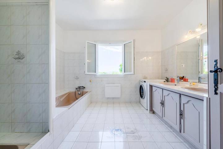 Appartement de vacances pour 4 personnes, avec piscine ainsi que vue et terrasse