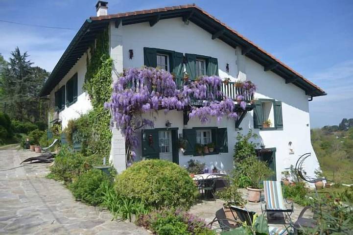 Gîte pour 4 personnes, avec jardin dans Office De Tourisme D Urrugne