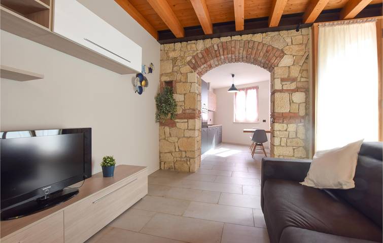 Accogliente appartamento 2BR con parcheggio e AC vicino al centro città! in Marano di Valpolicella, Provincia di Verona